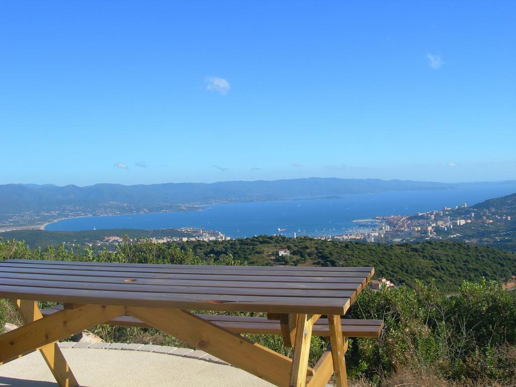 Gites Sassone, Vue Panoramique Sur Ajaccio Et La Mer Alata Rum bild